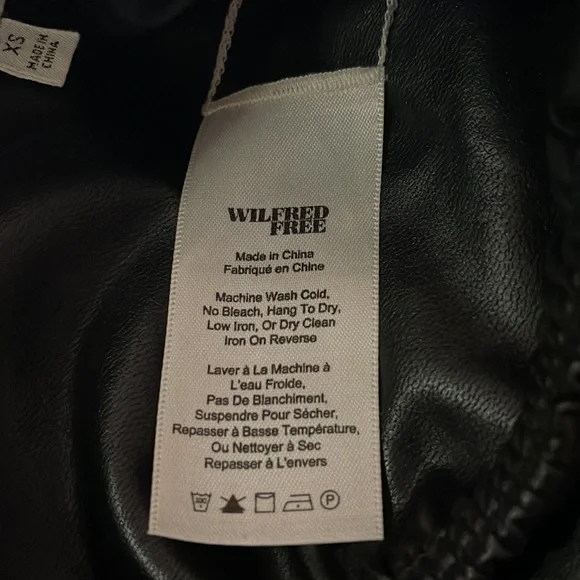 Beautiful Aritzia Wilfred Free faux leather leggings - Picture 6 of 6